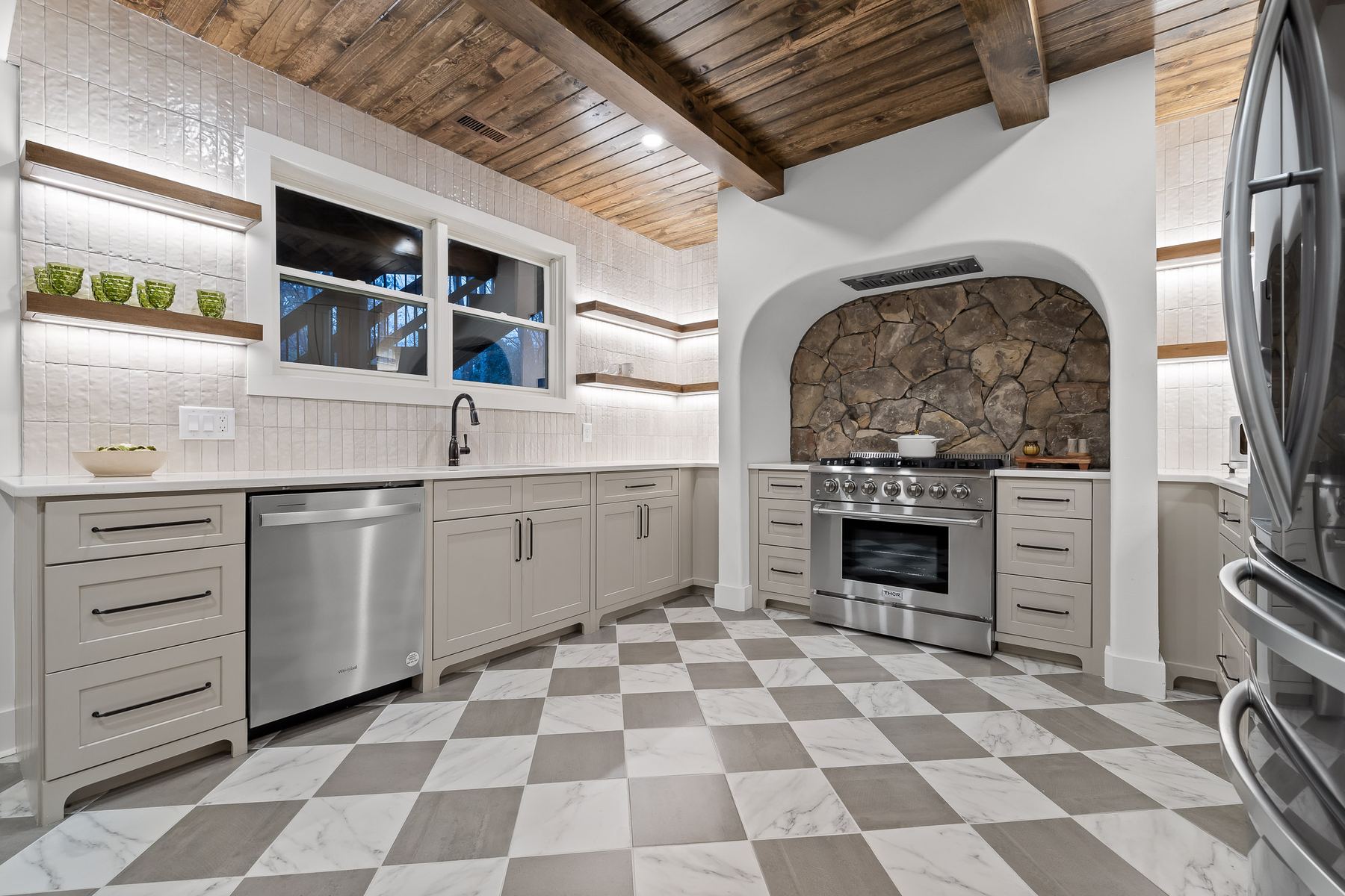 270 Dodd Lane Luxury Basement Atlanta — Photo 19